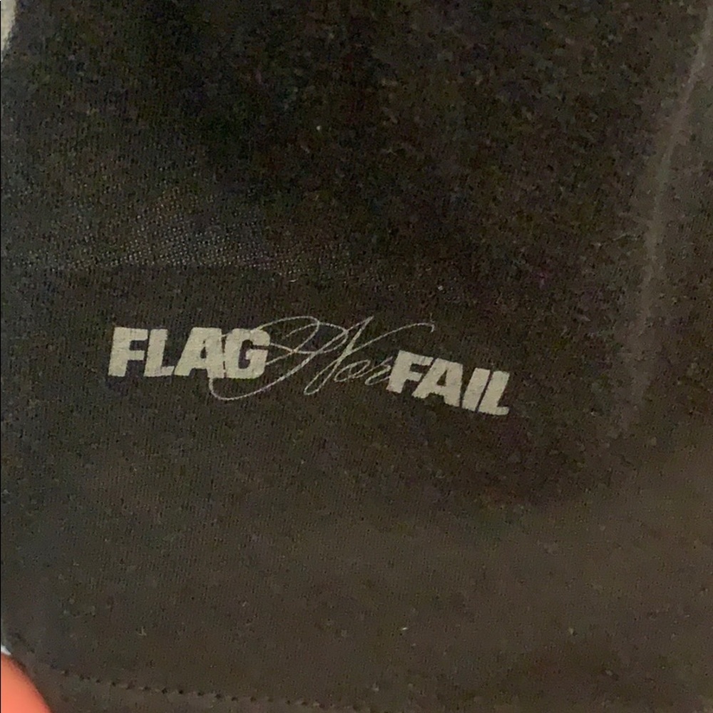 FlagNorFail Tee 🖤 - Picture 4 of 4